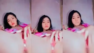 ABG Cantik Mulus Main Jari Di Ranjang poster